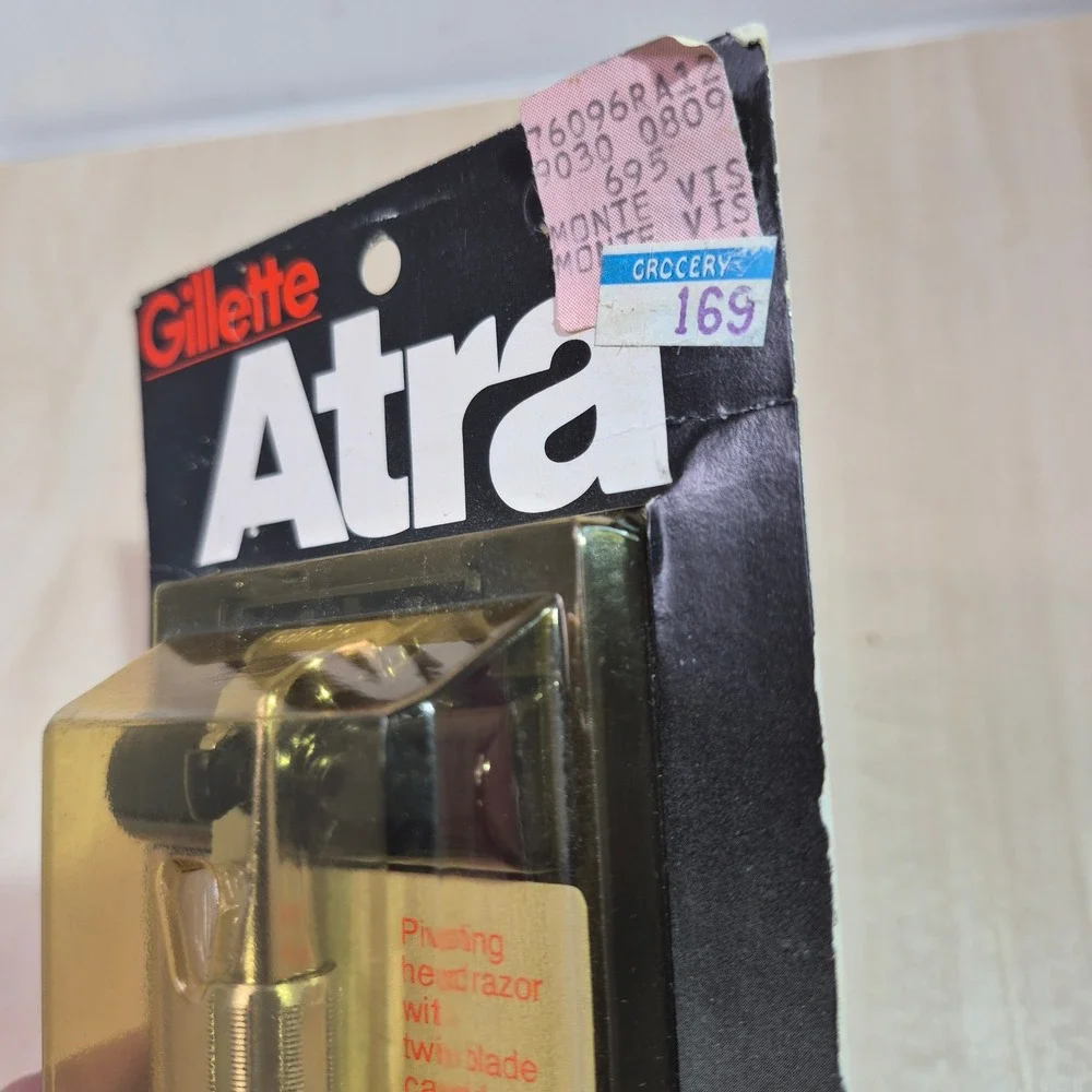 Gillette Atra Pivoting Head Razor‎ with Twin Blade Cartridges New on Card